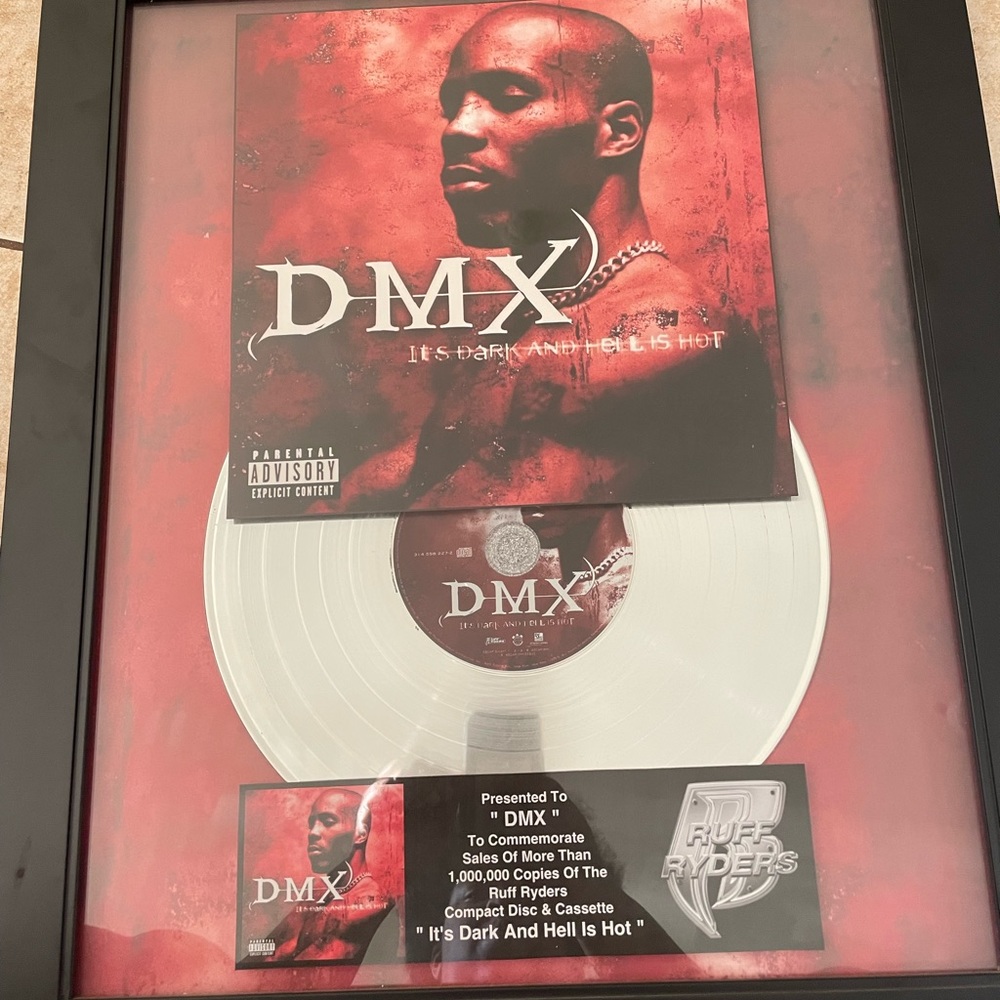 Dmx authentic plaque comes with papers
